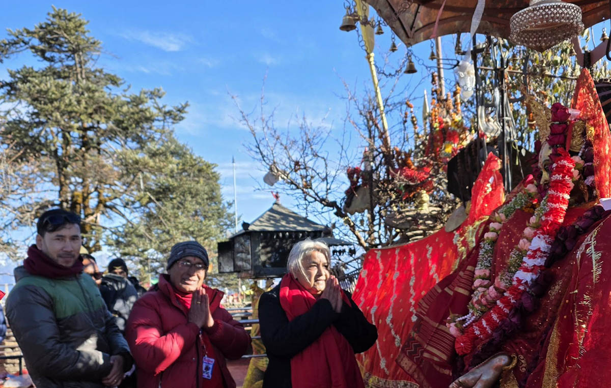 प्रधानमन्त्री कार्कीद्धारा पाथीभारा माताको दर्शन