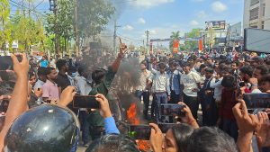 परीक्षा रोकिएपछि वीरगन्जको हरि खेतान क्याम्पस रणमैदानमा परिणत (तस्बिरहरु)