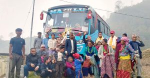 उर्माखुमा पहिलो पटक बस पुग्यो, स्थानीयले गरे पूजा