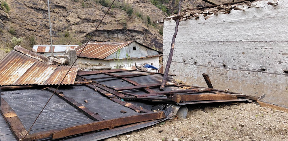 हावाहुरीले रामेछाप र दोलखामा पुर्यायो क्षति