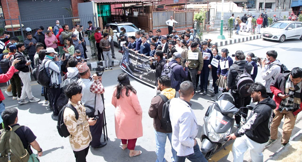 इनिशा विकलाई न्यायको माग गर्दै प्रदर्शन (तस्बिरहरु)