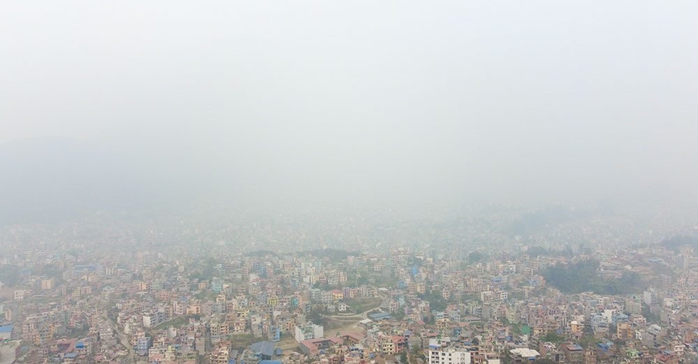 तुवाँलो काठमाडौं ढाक्दा वायु प्रदूषण बढ्दो (तस्बिरहरु)