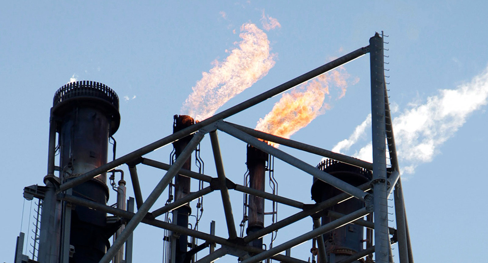 ड्रोन आक्रमणबाट कुवेतको तेल रिफाइनरीमा आगलागी