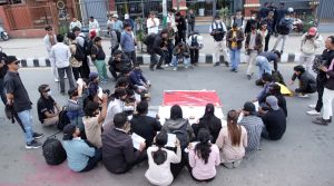 जाँचबुझ आयोगको प्रतिवेदन सार्वजनिक गर्न माग गर्दै माईतीघरमा प्रदर्शन