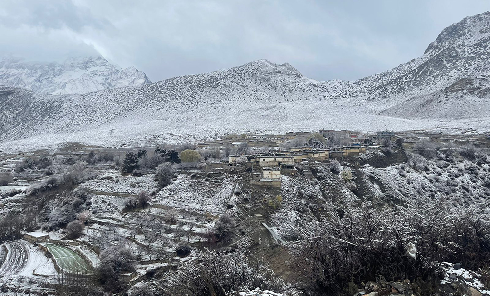 मुस्ताङमा पुनः हिमपात, कृषक र पर्यटन व्यवसायी उत्साहित