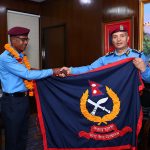 मकालु हिमाल आरोहण गर्न लागेका चौधरीलाई कार्कीले शुभकामना