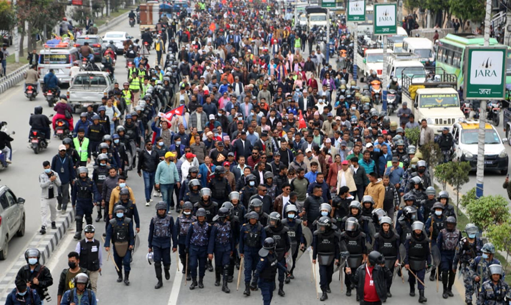 ओली रिहाइको माग गर्दै सडकमा उत्रिए एमाले कार्यकर्ता (तस्बिरहरू)