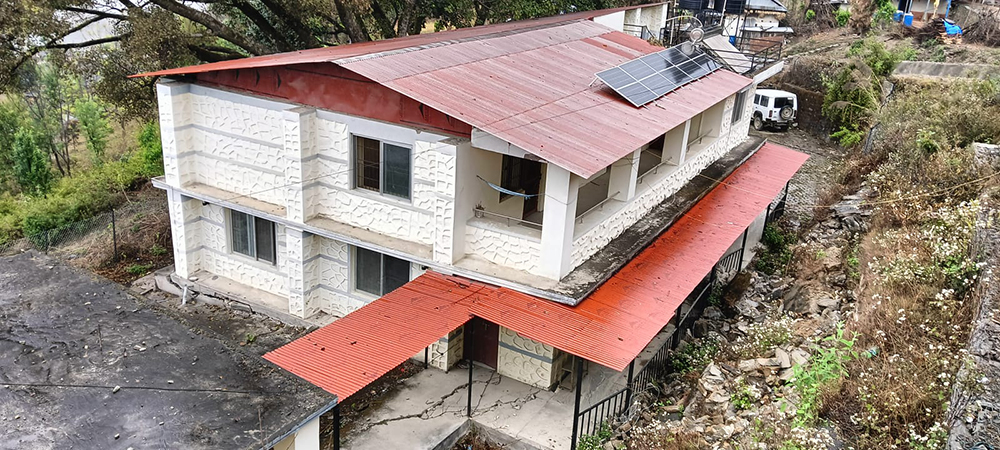 सञ्चालनमा नआउँदै चिरा-चिरा पर्‍यो प्रसूति केन्द्रको भवन