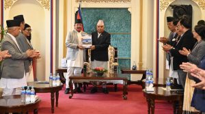 राष्ट्रपति पौडेल समक्ष निर्वाचन प्रतिवेदन २०८२ पेश