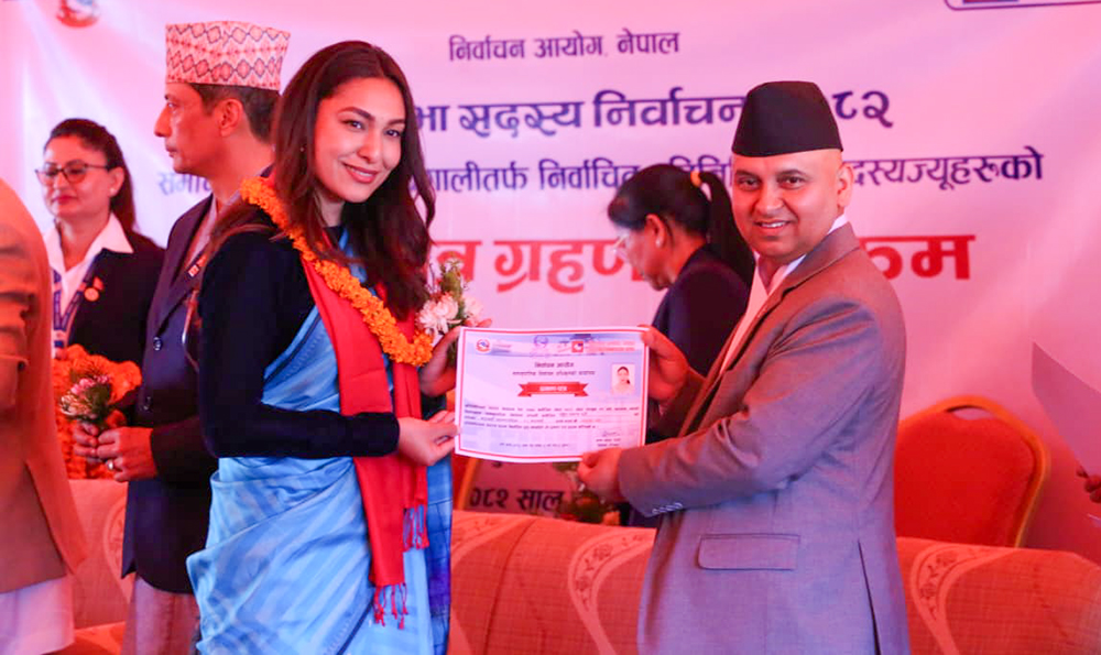 समानुपातिक सांसदहरूलाई आयोगले दियो प्रमाणपत्र (तस्बिरहरू)