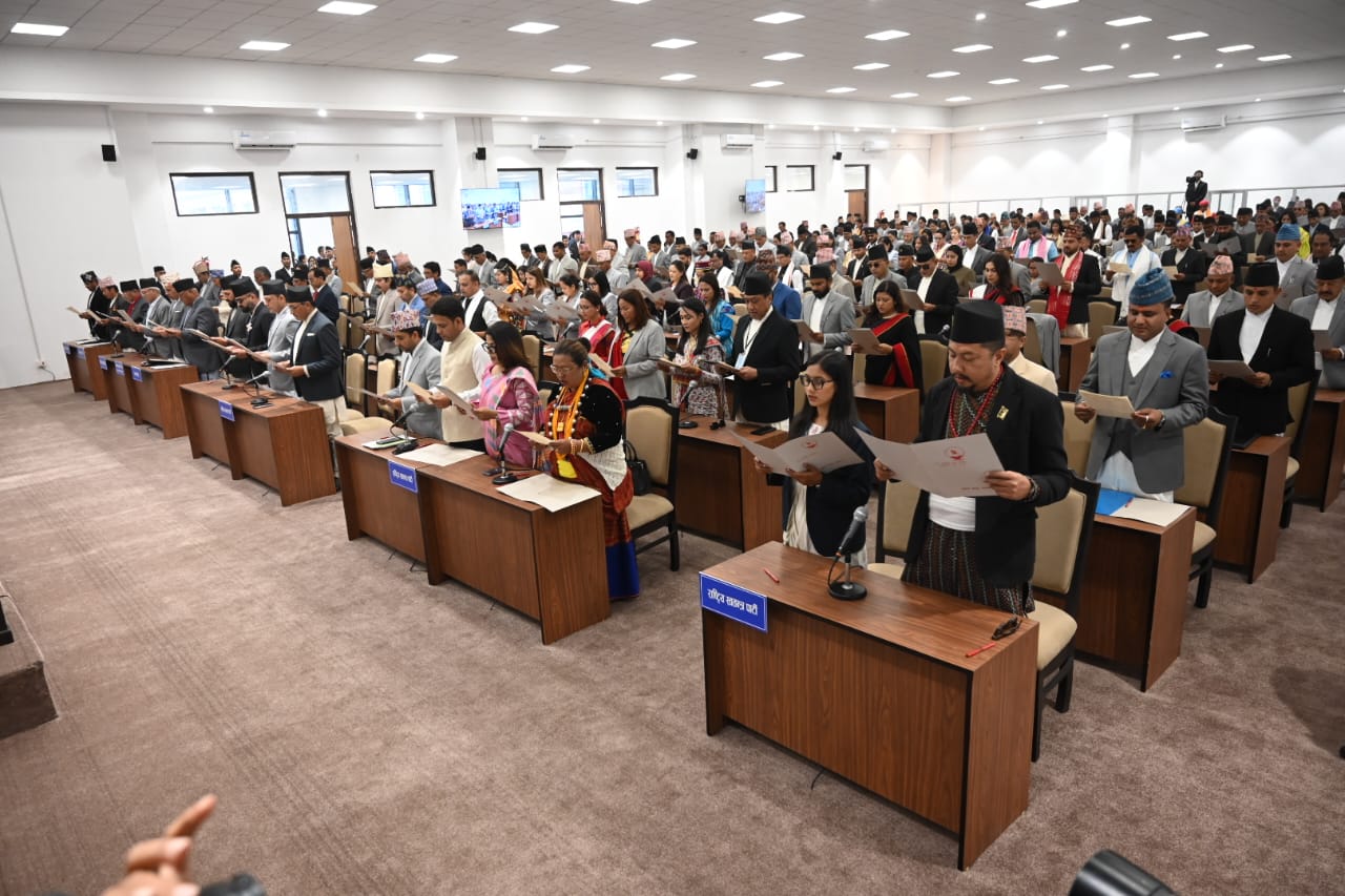 नवनिर्वाचित सांसदको शपथ ग्रहण सम्पन्न