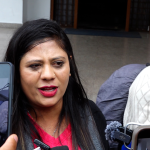 महेश बस्नेतलाई पक्राउको माग गर्दै शोभा पाठक प्रहरी परिसरमा