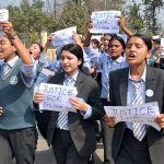 ‘छोरी मार्न पाइँदैन, इनिशालाई न्याय दे’ (तस्बिरहरु)