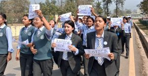 ‘छोरी मार्न पाइँदैन, इनिशालाई न्याय दे’ (तस्बिरहरु)