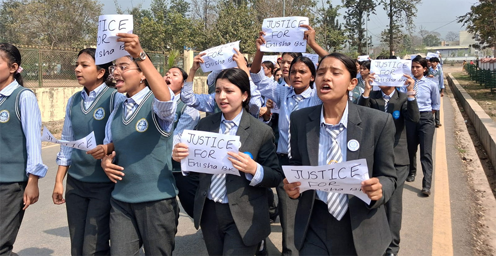 ‘छोरी मार्न पाइँदैन, इनिशालाई न्याय दे’ (तस्बिरहरु)