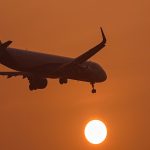 दुबईमा रहेका अमेरिकीहरू व्यावसायिक उडानमार्फत देश छाड्नु, साउदीमा भएका झ्यालबाट टाढा रहनु