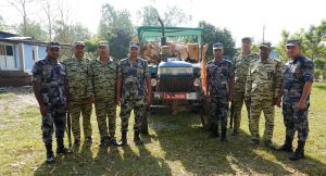 अवैध काठसहित ट्याक्टर पक्राउ, १० लाख बढीको सामान बरामद