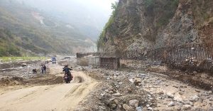 बिपी राजमार्ग पुन : सञ्चालनमा, यात्रामा सावधानी अपनाउन प्रहरीको आग्रह