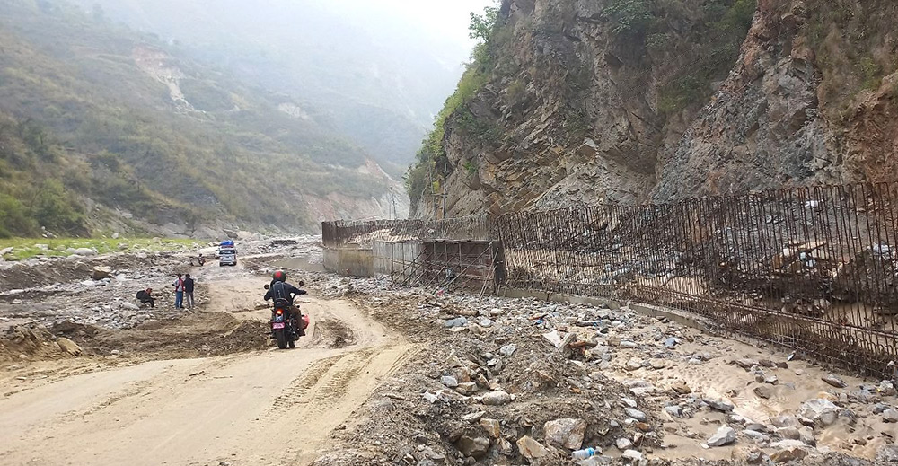 बिपी राजमार्ग पुन : सञ्चालनमा, यात्रामा सावधानी अपनाउन प्रहरीको आग्रह