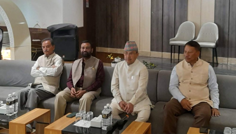 सर्वोच्चको फैसलापछि देउवा-खड्का समूहले नयाँ रणनीति बनाउँदै