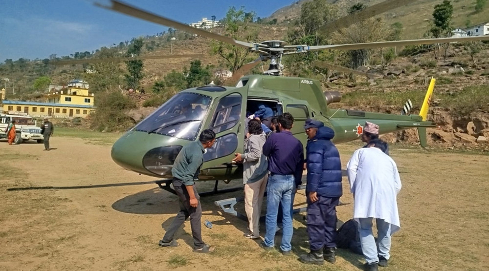 हेलिकोप्टरबाट दुई सुत्केरीको उद्धार