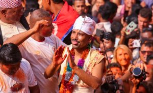 तस्बिरमा हेर्नुहोस् भक्तपुरको जिब्रो छेड्ने जात्रा