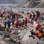 मातातिर्थ औंसीमा मुस्ताङको कागबेनीमा श्राद्ध गर्नेहरूको भीड (तस्बिरहरू)