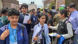 शिक्षालाई व्यवसायीकरण गर्ने होडमा नोबेल एकेडेमी, युनिफर्मका विद्यार्थीको प्रयोग (तस्बिरहरू)