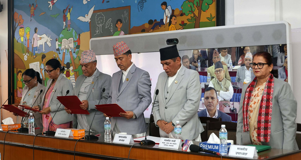 संसदीय समितिका ४ सभापतिले लिए शपथ