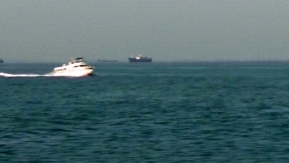 तेल ढुवानीको प्रमुख जलमार्ग ‘स्ट्रेट अफ होर्मुज’ पूर्ण रूपमा बन्द