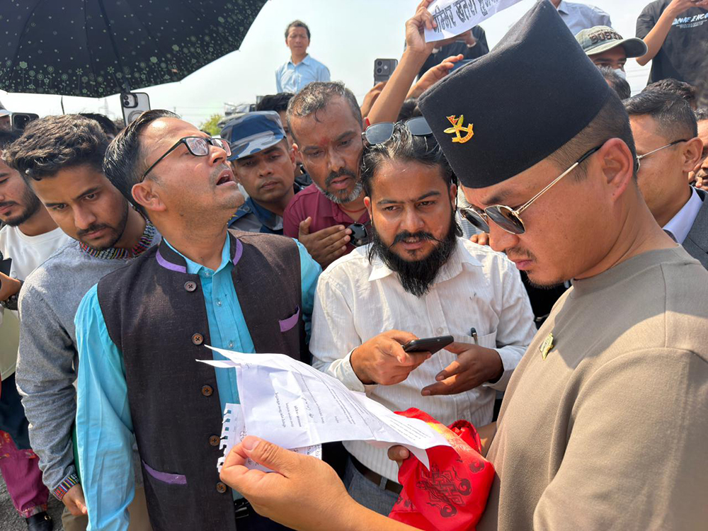 गृहमन्त्री गुरुङलाई गैँडा मर्ने घटनाप्रति गराइयो ध्यानाकर्षण