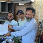 भृकुटी कागज कारखानाका श्रमिकको पारिश्रमिक माग्दै प्रधानमन्त्रीलाई ज्ञापनपत्र