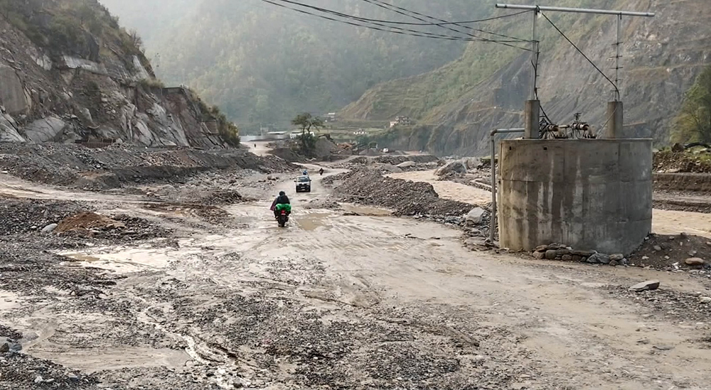 बाढीका कारण बीपी राजमार्ग आज पनि बन्द