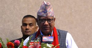 सरकारले जनताको वासस्थान र रोजगारी खोस्दै छ : माधव नेपाल