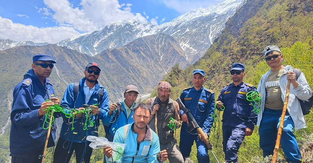 वन्यजन्तु मार्न राखिएका १ सय ५ थान अवैध पासो फेला पारी नष्ट