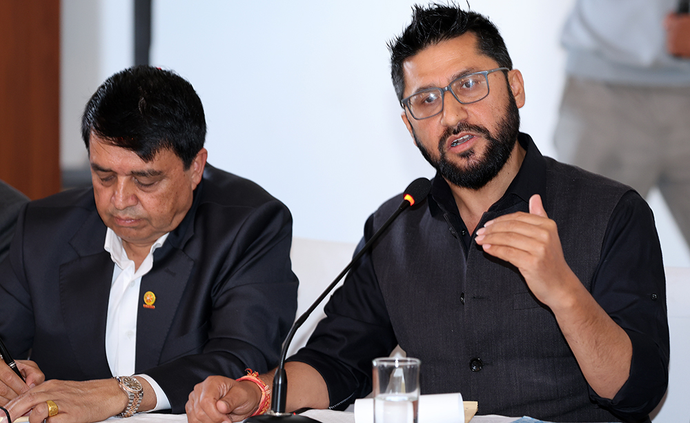 केही व्यवसायीले देशको अर्थतन्त्र मुठ्ठीमा लिएकाले सरकार निर्मम हुनुपर्‍यो : रवि लामिछाने