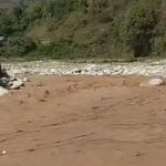 रोशी खोलामा पानीको सतह बढेपछि बिपी राजमार्ग बन्द