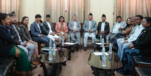 प्रधानमन्त्रीले संसद्‌बाटै माफी मागेर रेकर्ड नहटाएसम्म बैठक चल्न नदिने विपक्षी दलको निर्णय