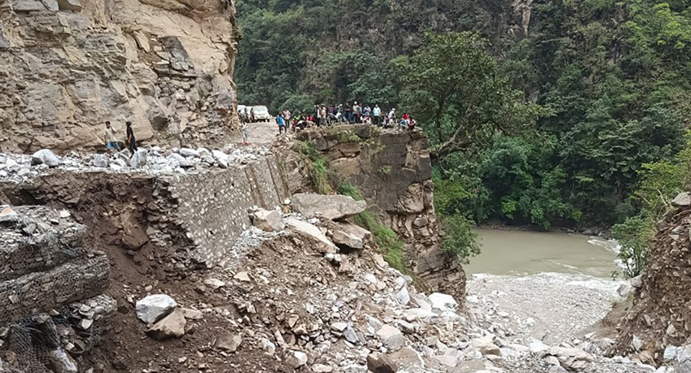 पहिरोले अवरुद्ध कर्णाली करिडोर एकतर्फी खुल्यो