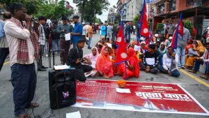 सुस्ताबासीको माइतीघरमा विरोध प्रदर्शन (तस्बिरहरू)