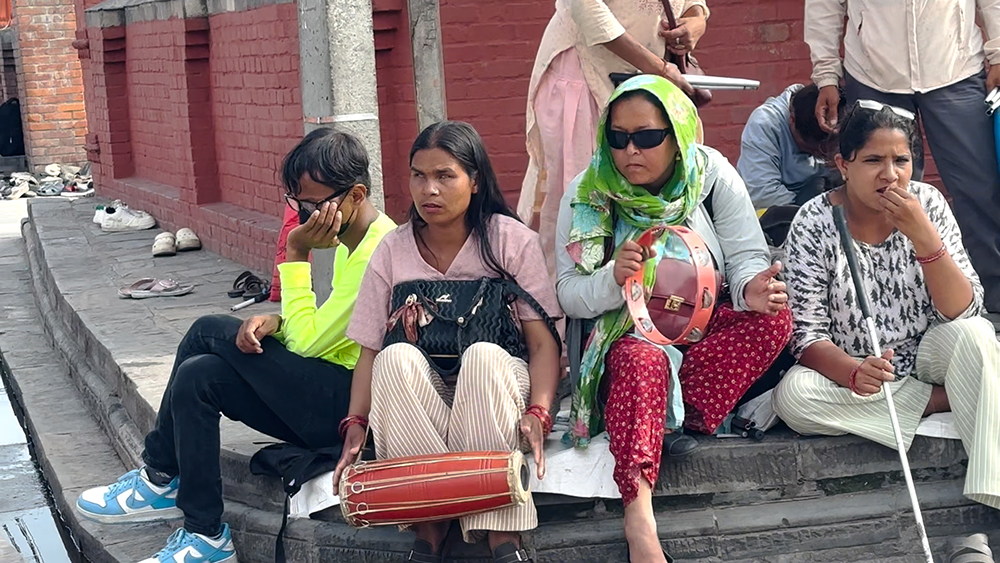 दृष्टिविहीनको पीडा : घरभाडा ढिला भयो भने घरधनीले सामान मिल्काइदिन्छन्