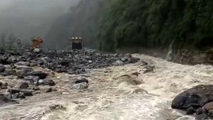 रामेछापमा पहिरोले होटल र दुईवट पक्की पुल बगायो