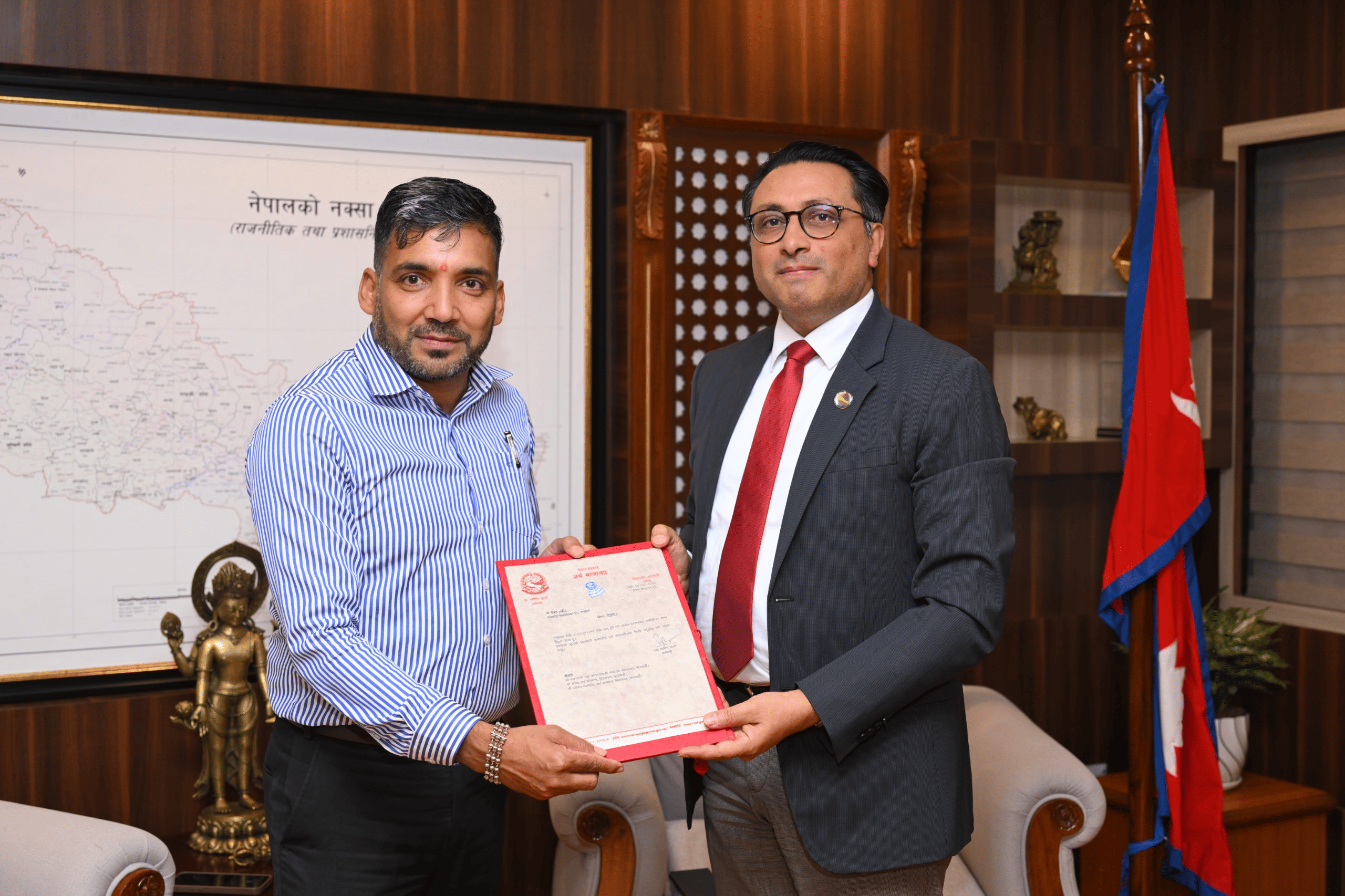 अर्थमन्त्री स्वर्णिम वाग्लेका राजस्व सल्लाहकारमा एफसीए भोजन अर्याल नियुक्त
