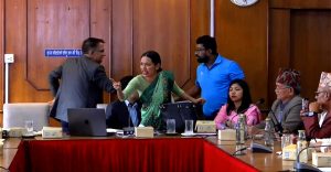 सांसद तामाङ र मेयर महर्जनबीच भनाभन, रिसाउँदै गरिन् कार्यक्रम बहिष्कार
