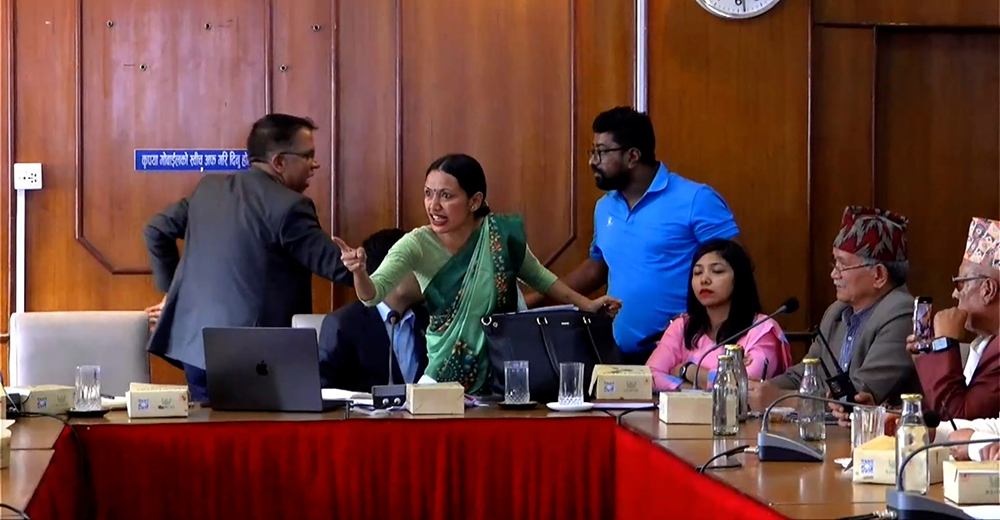सांसद तामाङ र मेयर महर्जनबीच भनाभन, रिसाउँदै गरिन् कार्यक्रम बहिष्कार