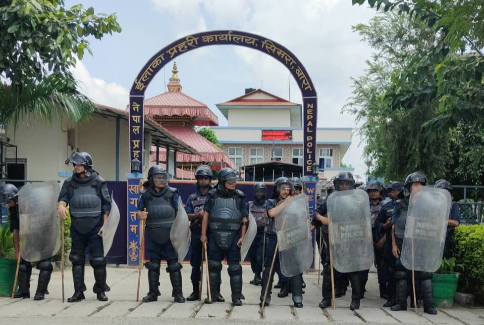 गरिमा हत्या प्रकरण : सिमराका मुख्य सडक ठप्प, प्रहरी कार्यालय घेराउ