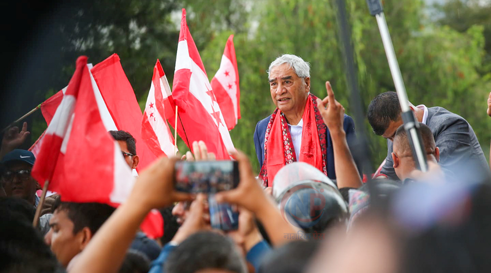 साढे ५ महिनापछि स्वदेश फर्किए देउवा, विमानस्थलमा भब्य स्वागत (तस्बिरहरु)