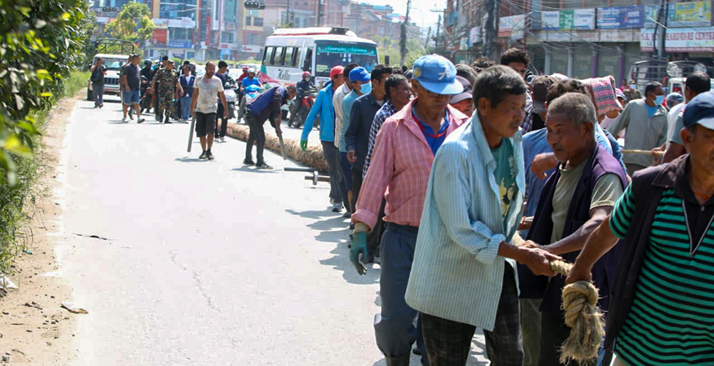 इन्द्रजात्राका लागि काठमाडौं ल्याएइदै लिङ्गो